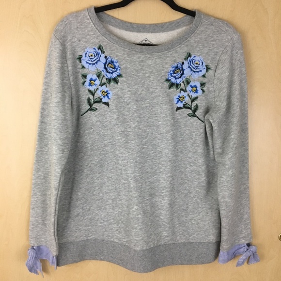 St. John's Bay Sweaters - *3 for $15* 
SJB Grey Floral Embroidered Tie Cuff
